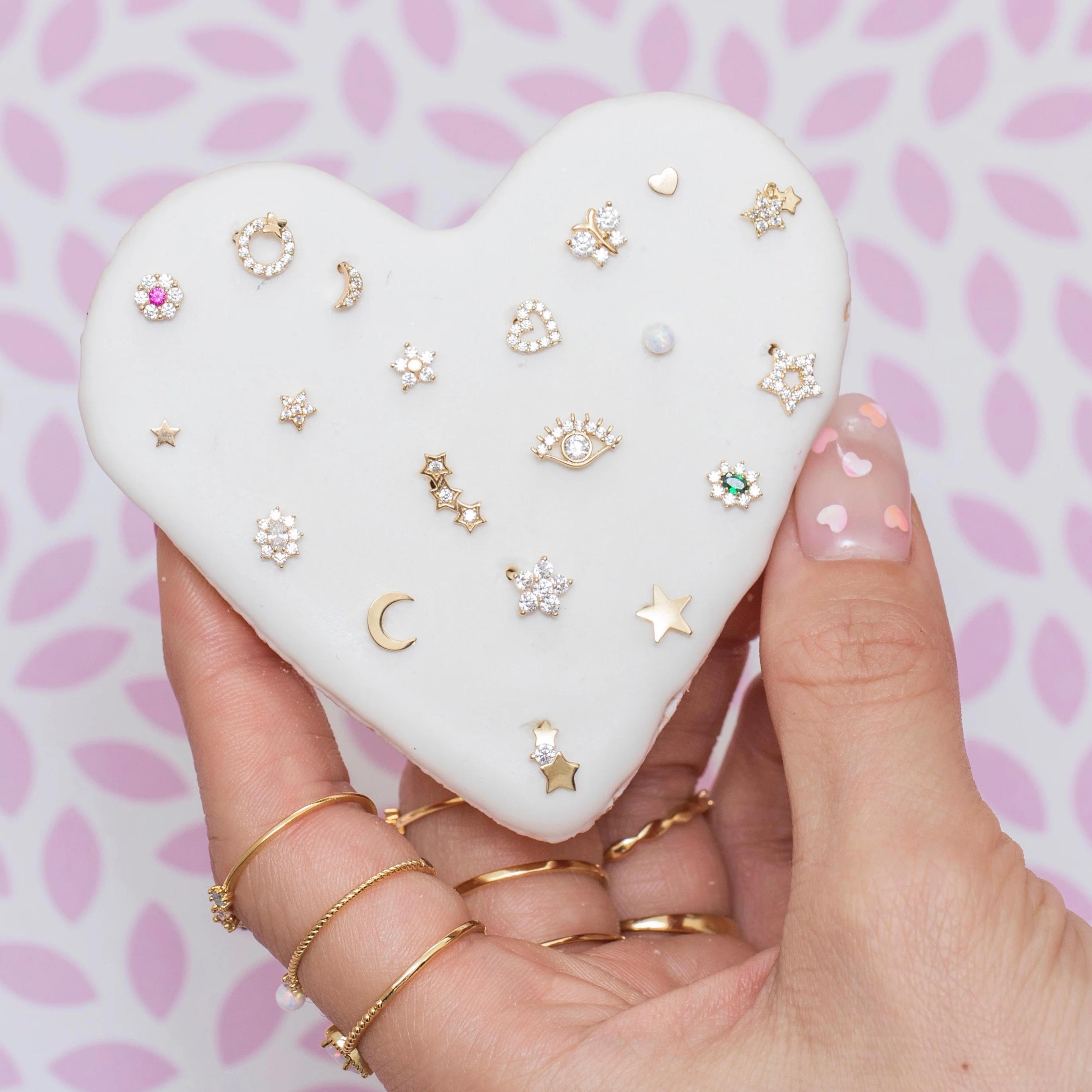14k Solid Gold Cutout Heart Stud Earrings - Image 5